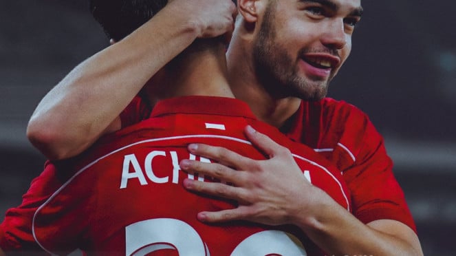 Los jugadores del equipo U-23 indonesio, Jens Raven y Achedia Princess
