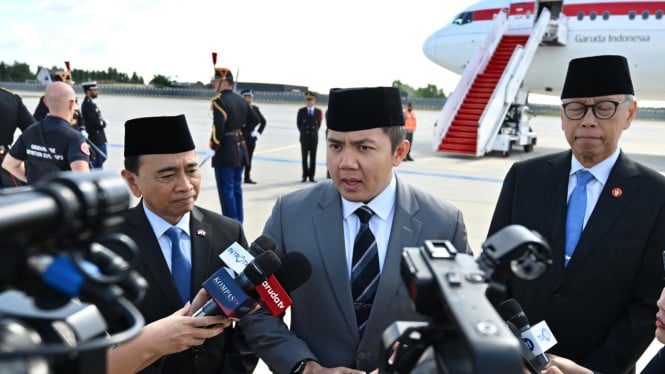 Judul:  
Seskab Teddy Ungkap Kunjungan Prabowo di Eropa: Posisi RI Semakin Diakui Dunia  

(Penulisan dipercantik dengan pemilihan kata yang elegan dan struktur lebih dinamis.)