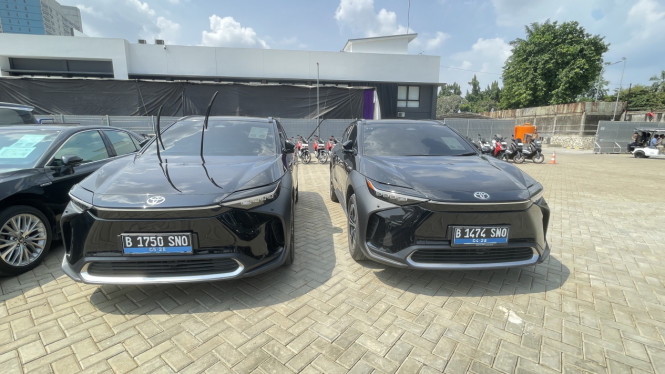 Toyota bZ4X Bekas Rental Dilelang, Kapasitas Baterai Tersisa 80%  

(Tata letak yang rapi dan mudah dibaca)