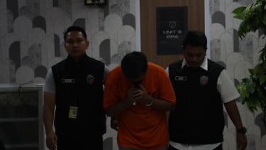 IM (tengah) pelaku pelecehan penumpang Citilink
