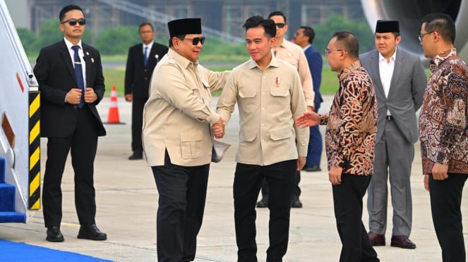 El vicepresidente Gibran dio la bienvenida a Prabowo en el aeropuerto de Halim Perdanakusumah