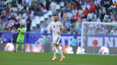 El defensor del equipo nacional iraquí Peresb Bandung Percy, France Putros