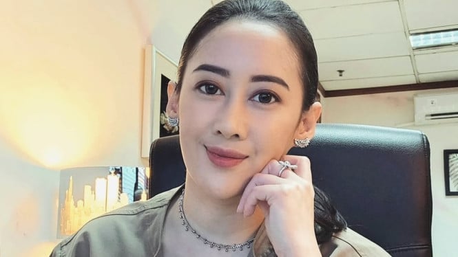 Heboh! Ninik Cucu Pendiri Mustika Ratu Bongkar Perselingkuhan Suami, Netizen Geruduk Iris Wullur