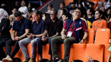 Pelatih Timnas Indonesia Patrick Kluivert saksikan final IBL 2025