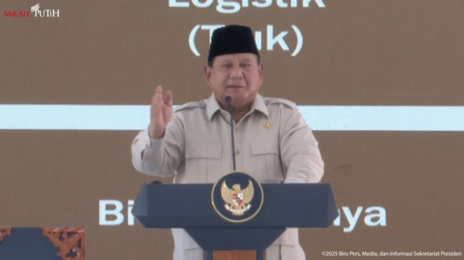 Cuando el presidente del indonesio Prabowo Suciano abre la cooperativa rural roja y blanca
