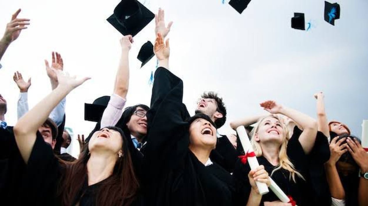 Daftar Jurusan Kuliah yang Diprediksi Tetap Dibutuhkan di Era Serba AI, Prospek Kerjanya Cerah hingga 2030!