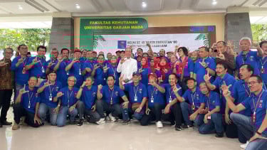 Presidente de la República de Indonesia Jokowi participó en el 80 ° grado de la Facultad de Forestación