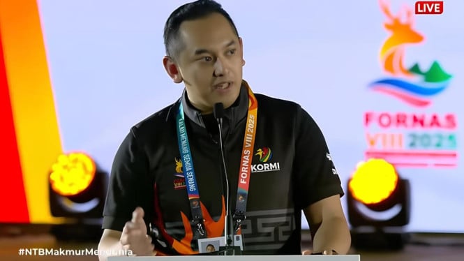 "Ribuan Atlet Warnai Pembukaan FORNAS 2025 di NTB"  

atau  

"Pembukaan FORNAS 2025 di NTB Dihadiri Ribuan Atlet Penuh Semangat"  

atau gaya lebih dinamis:  
"Gemuruh Semangat Ribuan Atlet di Pembukaan FORNAS 2025, NTB"  

(Pilih sesuai preferensi: formal, deskriptif, atau berenergi.)