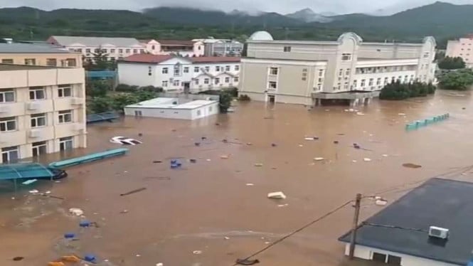 Hujan Deras Picu Banjir Terjang Beijing China, 30 Tewas-80 Ribu Orang Mengungsi