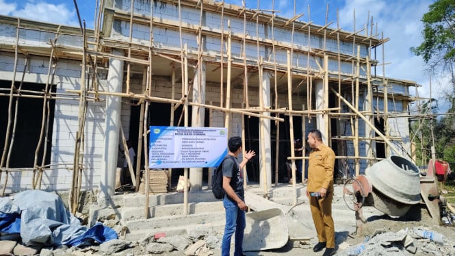 Viral! Kades di Labuan Bajo Bangun Kantor Desa Pakai Uang Pribadi Senilai Rp1,1 Miliar