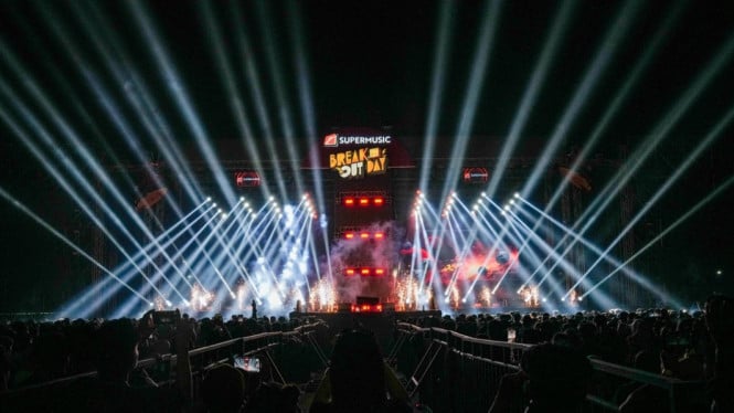 Super Music Break Out Day 2025 Sukses Menggebrak Kota Bandung! Supernova & Psycho Sexy Sapa Penonton dengan Bahasa Sunda