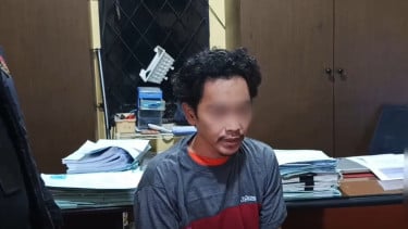 Hombres de movimientos infantiles en Tambora