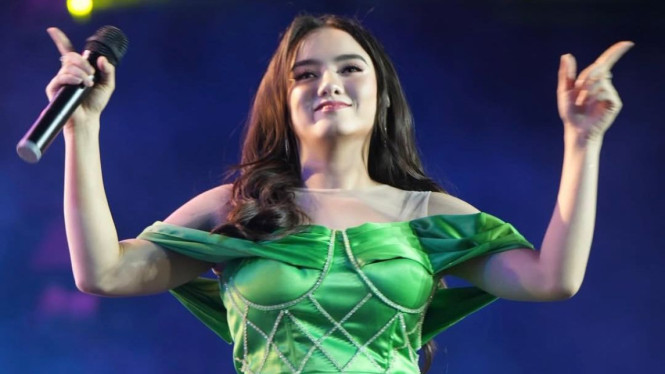 Caca Veronica Perkenalkan Warna Baru dalam Lagu Lama "Terpesona"