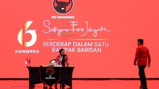 Momen Megawati Menangis saat Hasto Hadiri Kongres PDIP di Bali