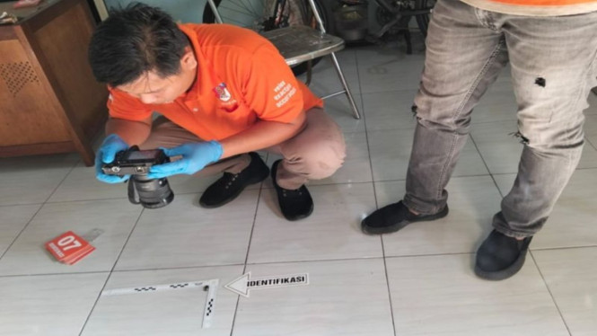 Peluru Nyasar Hantam Rumah Warga di Makassar, Polisi Segera Bertindak  

(Ditata secara visual dengan jarak yang seimbang dan rapi)