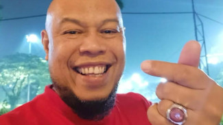 Lama Tak Muncul Edwin Super Bejo Ternyata Pilih Jalan Hijrah: Rela Jualan Teh Tarik Hingga Gadaikan Rumah