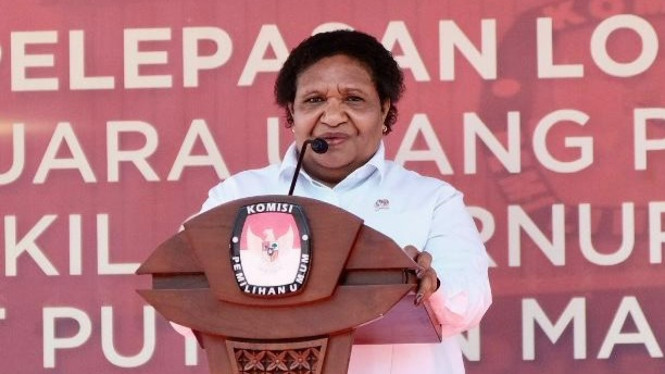 Lepas Distribusi Logistik PSU, Wamendagri Ribka Haluk Minta Provinsi Papua Jadi Teladan Demokrasi