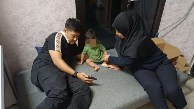 Viral! Ibu dan Bayi Tidur di Kantor Polisi, Ternyata Tersangka Penipuan Rp420 Juta