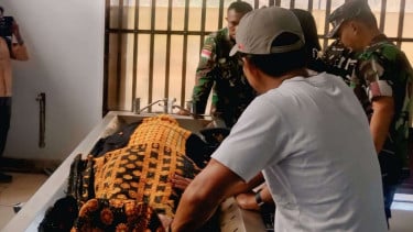 La publicidad publicitaria TNI es un joven soldado joven-alquilado