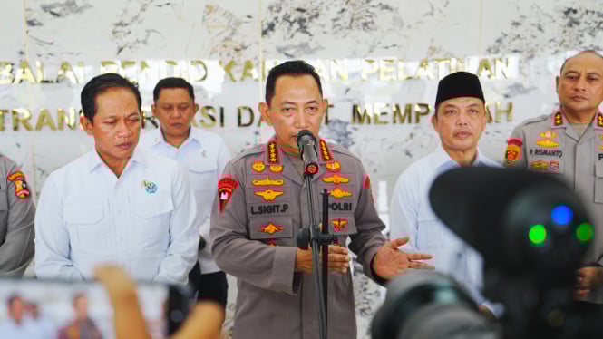 Tinjau Karhutla di Kalbar, Kapolri Pastikan Titik Api Terus Menurun