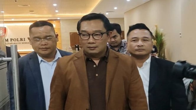 Ridwan Kamil después de sufrir una prueba de ADN para la Policía de Investigación Criminal