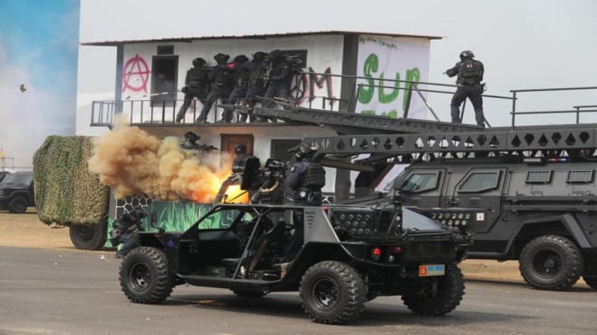 Operativo operativo militar y capitán de honor en la camisa de Batujara Passdiolasus