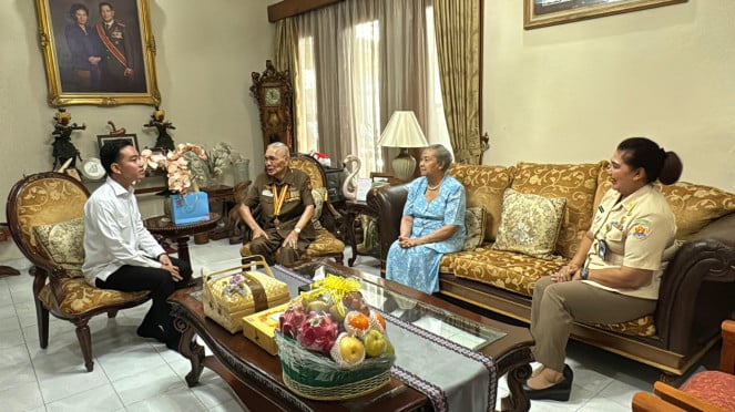 Wapres Gibran Rakabuming Raka berkunjung ke kediaman Wapres ke-6 RI Try Sutrisno