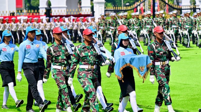 Entorno de entrenamiento de Pacibraka y oficial de la Ceremonia del 80 aniversario en el Palacio Merdeka