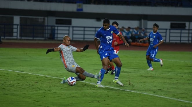 Persib Bandung vs. Manila Digar