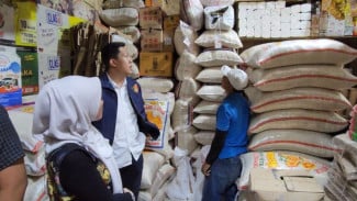 Polisi Cek Ketersediaan Beras di Pasar Muara Angke, Ini Hasilnya