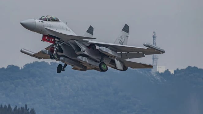 Jet Tempur J-15DH