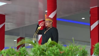 HUT ke-80 Kemerdekaan RI, Gubernur, Wagub, dan Sekdaprov Sumut Kompak Pakai Baju Adat
