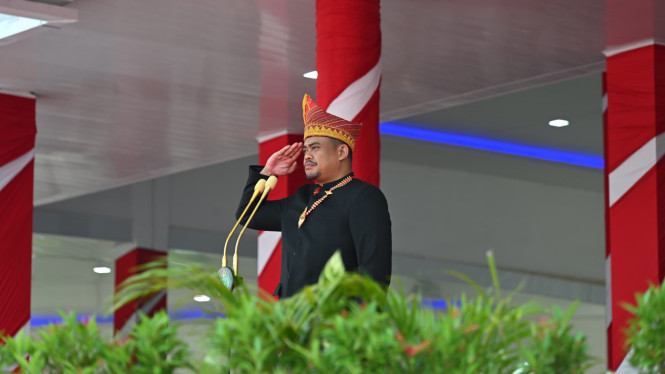 HUT ke-80 Kemerdekaan RI, Gubernur, Wagub, dan Sekdaprov Sumut Kompak Pakai Baju Adat