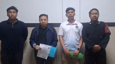 Ex orador del parlamento indonesio Seta Novanto (segunda izquierda)