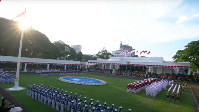 Tim Paskibraka Indonesia Bersatu Laksanakan Penurunan Sang Merah Putih di Istana Merdeka