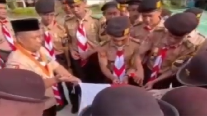 Viral Siswa Potong-potong Bendera Merah Putih dalam Ujian Pramuka, Kepala Sekolah Minta Maaf!