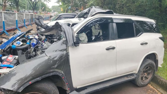 Fortuner Ringsek Tak Berbentuk, Sopir Tewas Usai Tabrak Truk di Serpong