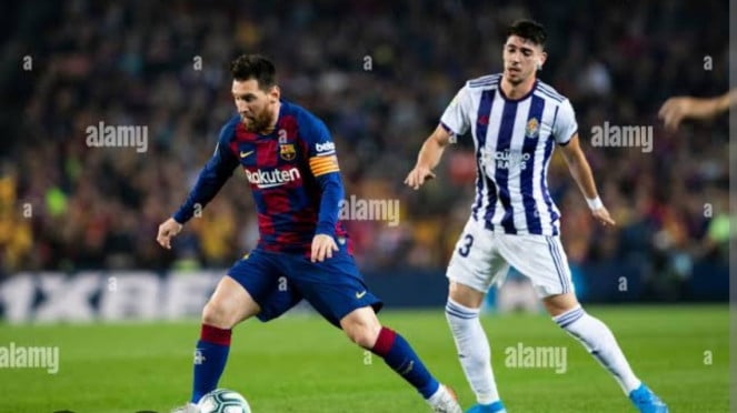 Federico Barba (derecha) doble pelea con Lionel Messi