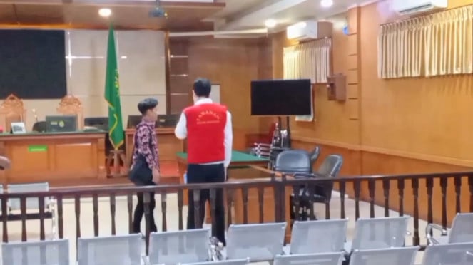 Prime Priguna Doctor Sesión en el Tribunal de Distrito de Bandung