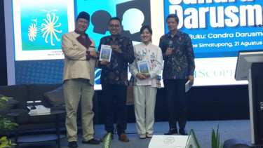 Candra Darusman (kanan).