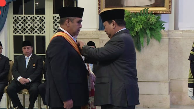 Prabowo brinda servicio honorario al presidente del MPR indonesio, Ahmad Muzani
