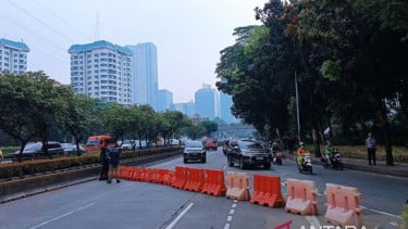Sejumlah kendaraan dialihkan ke Jalan Gerbang Pemuda Jakarta imbas demo di DPR