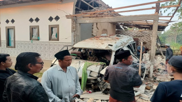 Mobil yang ditinggalkan pemiliknya di Sumenep meledak