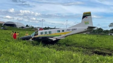 Aeroplano bunga dell'aeroporto di Moses Kilang© Timika nell'aeroporto persiano