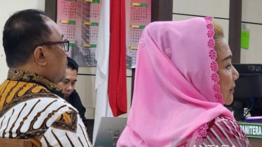 Hevearita Gunaryanti Rahayu (derecha) y su esposo, Alwin Basri