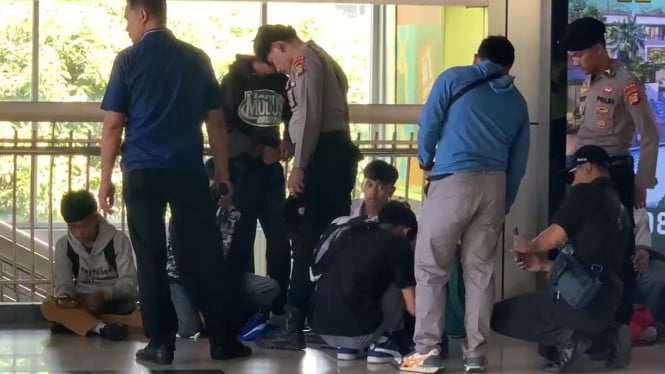 Horor! Pelajar di Stasiun Tanah Abang Tertangkap Bawa 9 Busur Panah, Diduga Mau Nyusup Demo Buruh di DPR