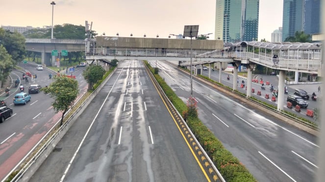 Caminos de peaje en la ciudad hacia DPR y no puede ser cruzado por ninguna manifestación en contraste
