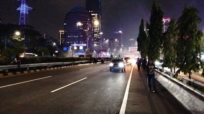 Clover choque con la policía en Toll Road frente al trébol
