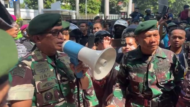Momen Jenderal Kostrad Temui Massa Ojol di Kwitang: Saya Hadirkan Komandan Brimob, Kalian Tenang!