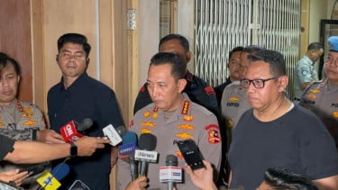 Jefe de la Policía Nacional General Policía Listio Sigit Prabo (Medio)